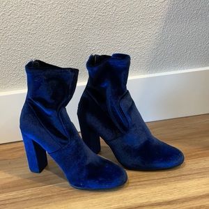 Steve Madden blue velvet zip up boots!